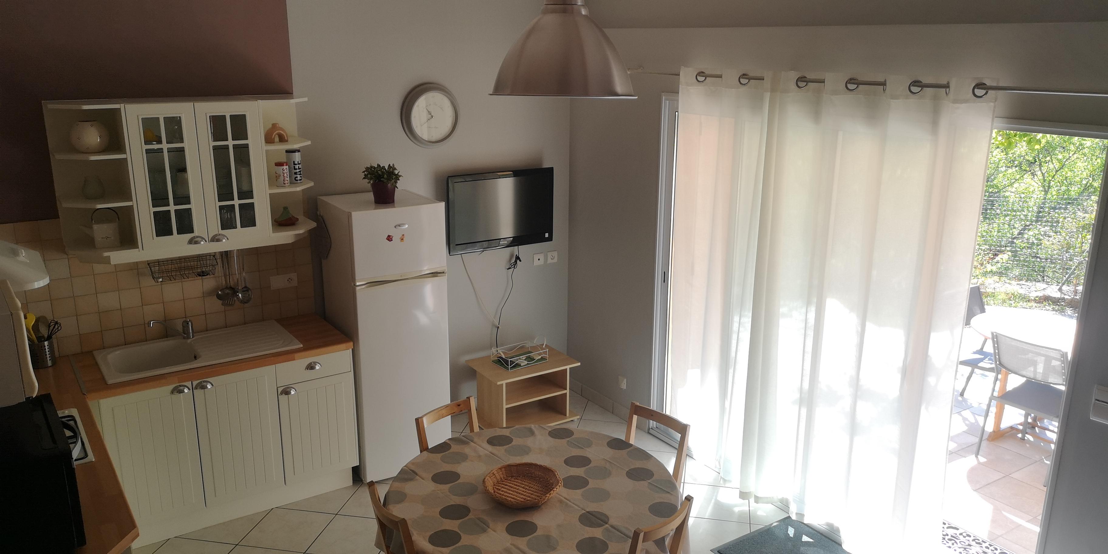 Cuisine 1 - Châtaignier - gîtes de Neyrac-les-Bains