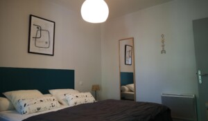 chambre 2, Rez de jardin (gîtes de Neyrac-les-Bains)
