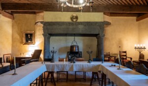 Meyras - Intérieur au château de Hautsegur ©sourcesetvolcans