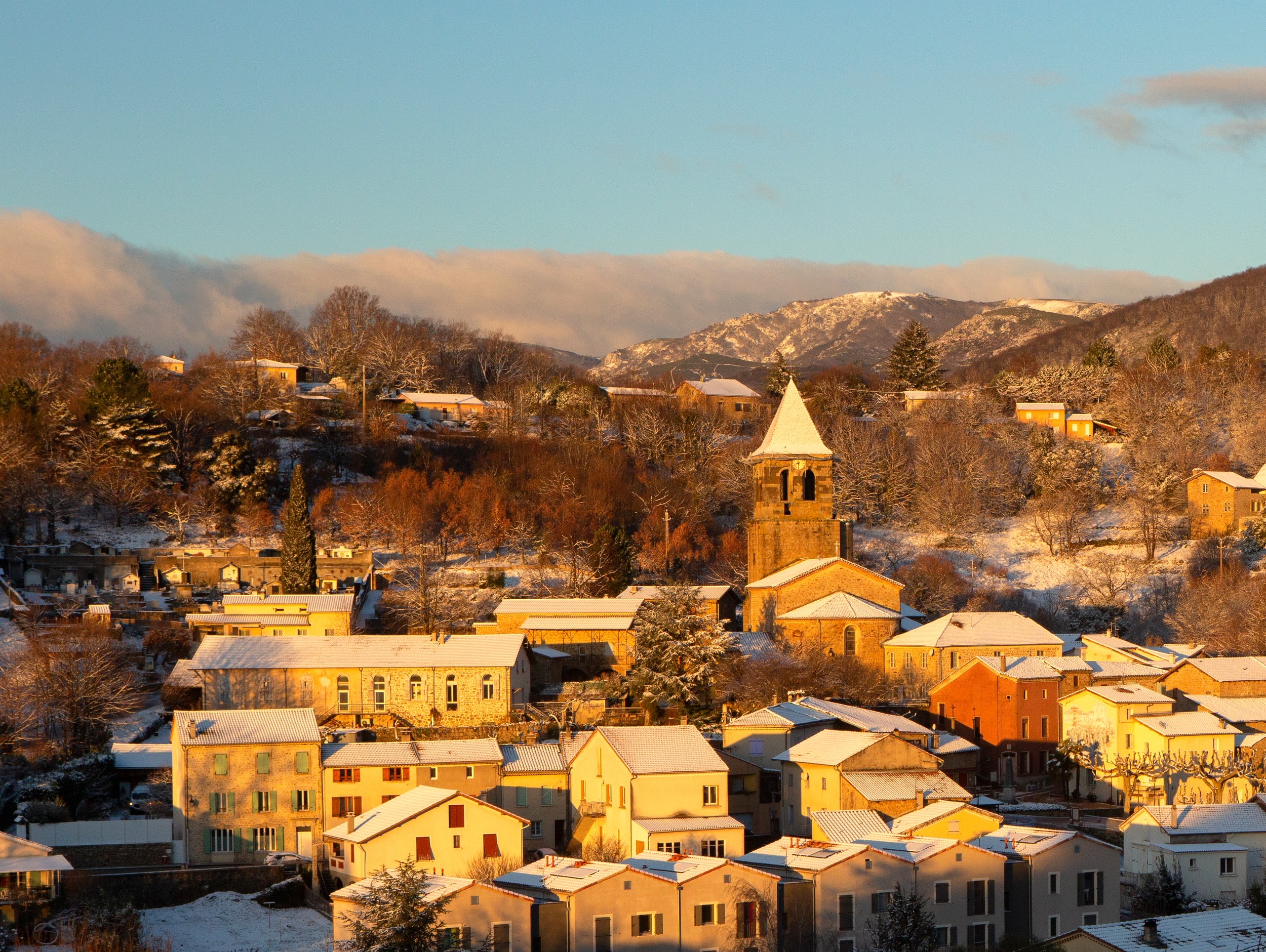 Meyras - Le village-2-zoom eglise ©S.BUGNON