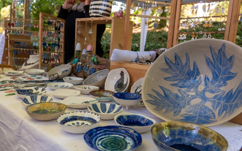 Markt mit Kunsthandwerkern und Produzenten