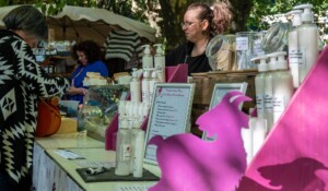 Markt mit Kunsthandwerkern und Produzenten