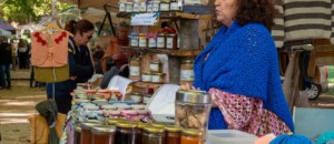 Markt mit Kunsthandwerkern und Produzenten