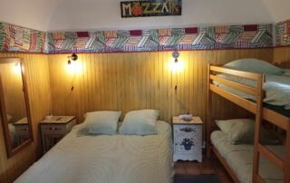 Gîte Mozza'ik - chambre lit deux places - ©Meyras - Mas du Pestrin - Gite Mozzaik jf.maurin