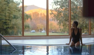 Meyras - Piscine thermale au soleil couchant©naimikoprod