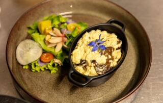 Meyras - Plat pour l'Ardèche s'invite au menu chez Retour aux Sources - ©sourcesetvolcans