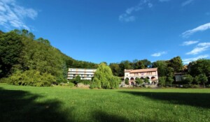 Meyras - Résidence des thermes - parc thermal ©thermesdeneyrac