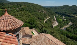 Meyras - Vue sur la vallée depuis le château de Hautsegur ©sourcesetvolcans