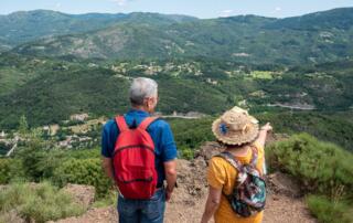 Vue sur la vallée de l'Ardèche depuis le sommet du volcan du Souilhol à Meyras - ©sourcesetvolcans