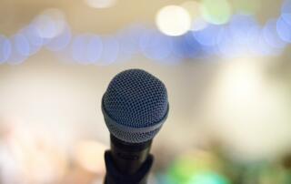Microphone, chant, musique, concert en Ardèche - ©elliot-sloman-unsplash