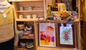 Boutique le Myrtillier à Montpezat-sous-Bauzon, exemples de sérigraphies sous tableau