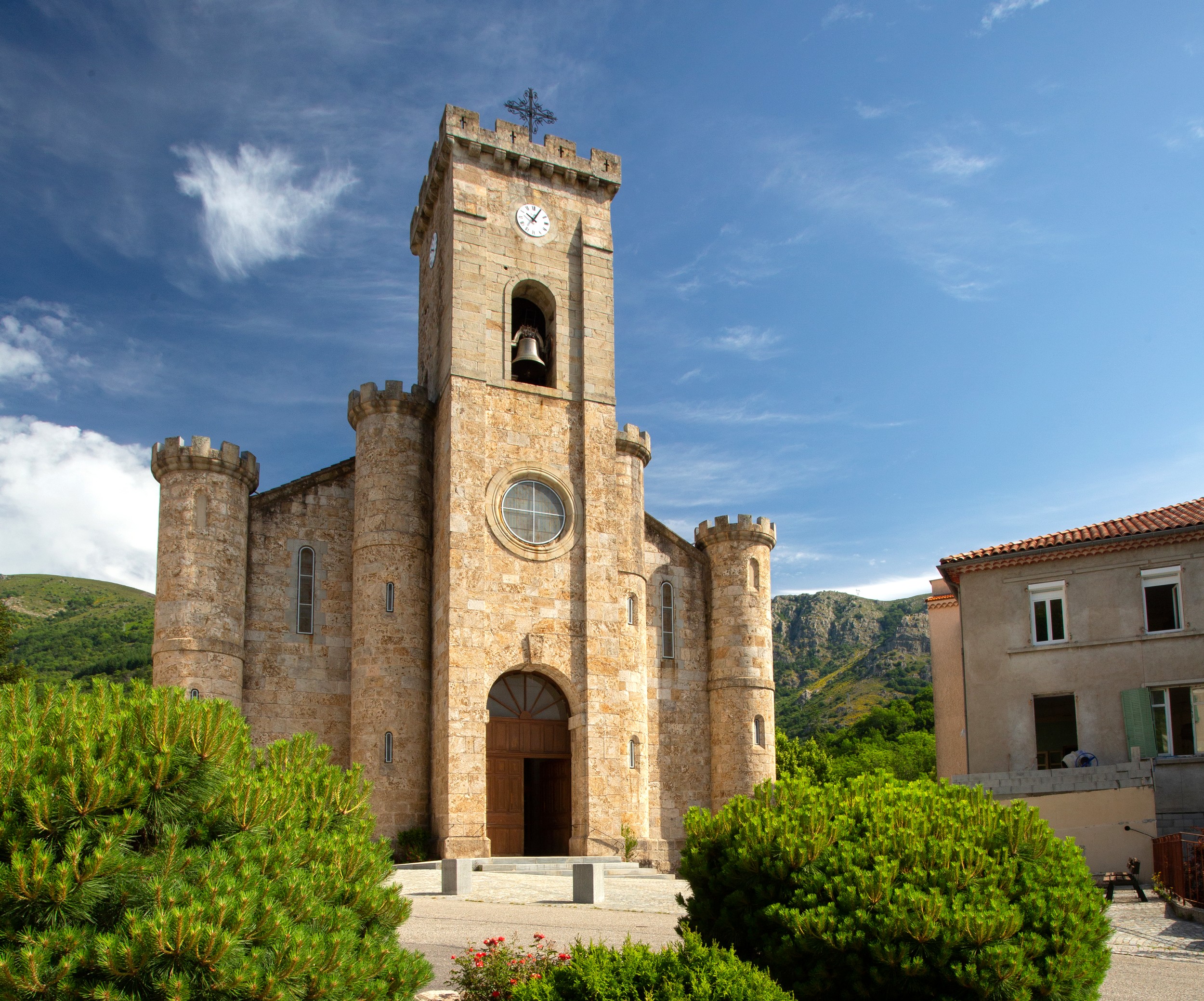 Montpezat-sous-Bauzon - Eglise-zoom carré ©S.BUGNON