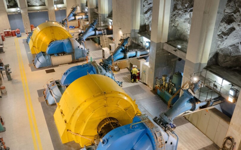 Montpezat sous Bauzon - intérieur de la centrale avec les machines header