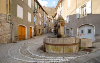 Montpezat-sous-Bauzon - La place Jules César - ©S.Bugnon