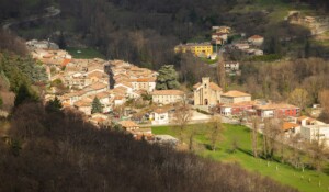 Montpezat-sous-Bauzon - Le village vu de la Gravenne