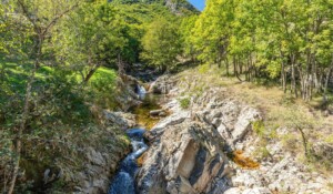 Montpezat-sous-Bauzon - vue rivière en randonnée