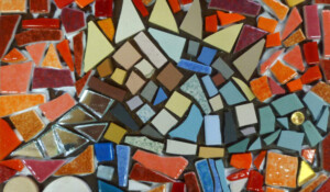 Mosaique en famille - dinosaure à Saint Pierre de Colombier avec Marie Voisin