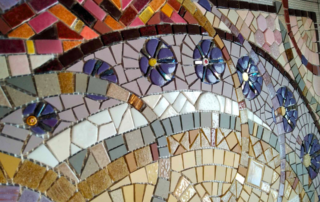 Mosaique faite-main à St Pierre de colombier - ©muse-coquelicot
