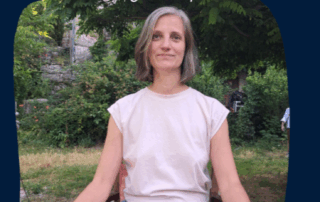 Conférence gesticulée : Maïwenn, je domine, tu domines arrêtons les dominos_Montpezat-sous-Bauzon - ©lamessicole