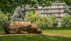 Neyrac les Bains - statue sanglier 2 ©sourcesvolcans