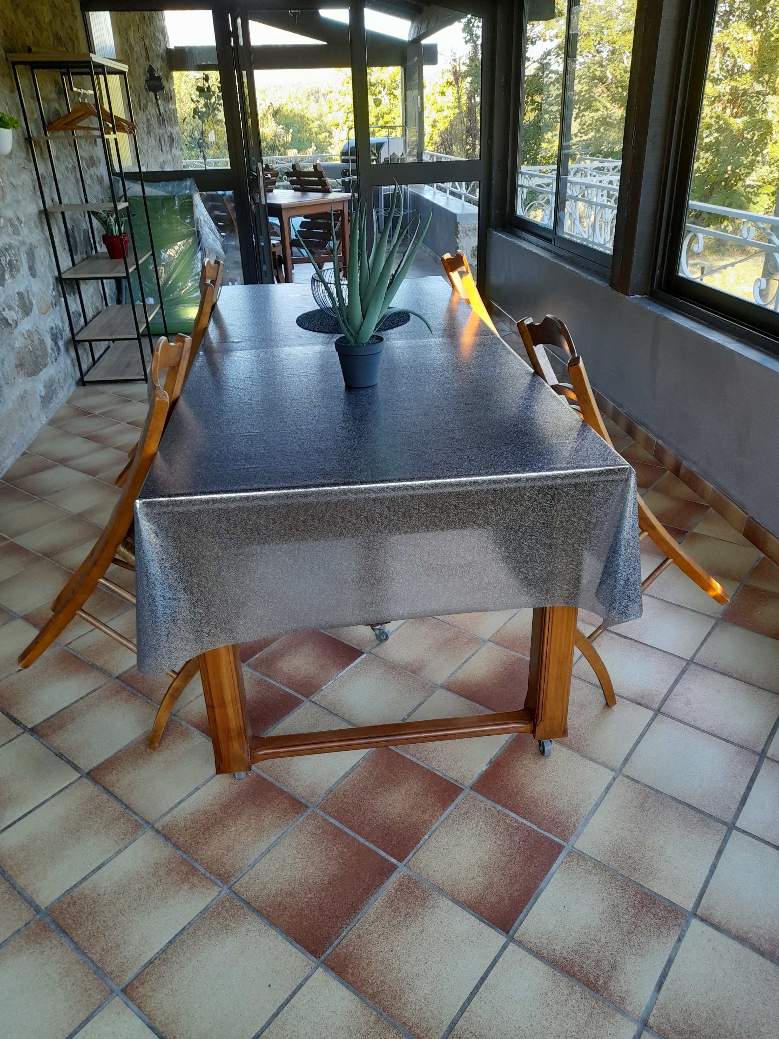 Jaujac - Mas des Amareyres - Table extérieure