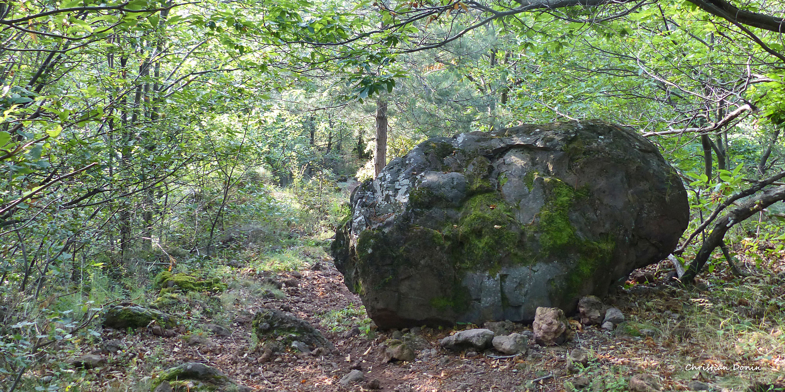 Meyras - Bombe du volcan du Souilhol ©OTASV