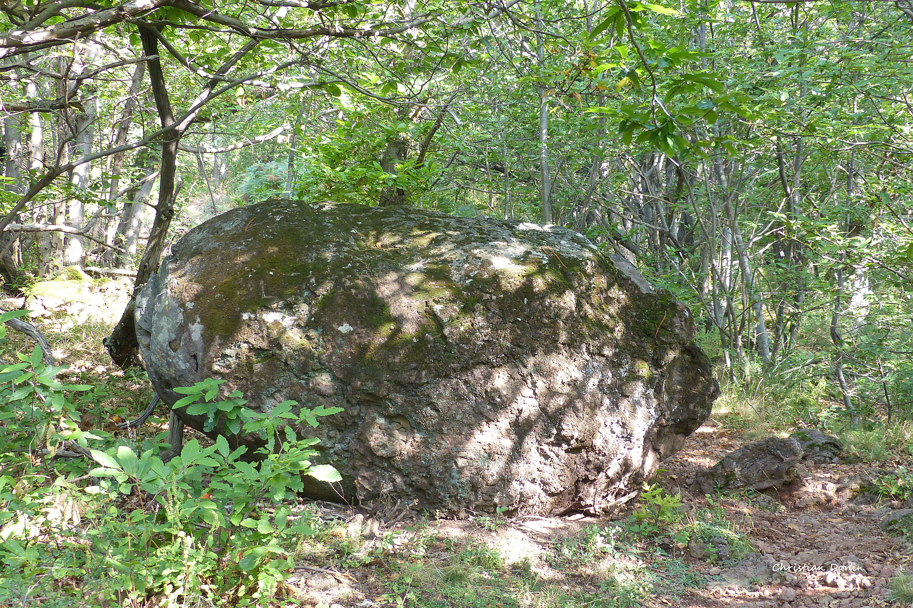 Meyras - Bombe du volcan du Souilhol-2©OTASV