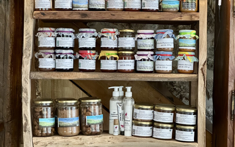 Confiture de la myrtilleraie, productrice dans le village de Péreyres en Ardèche : produits locaux, confitures, fromages de chèvre...