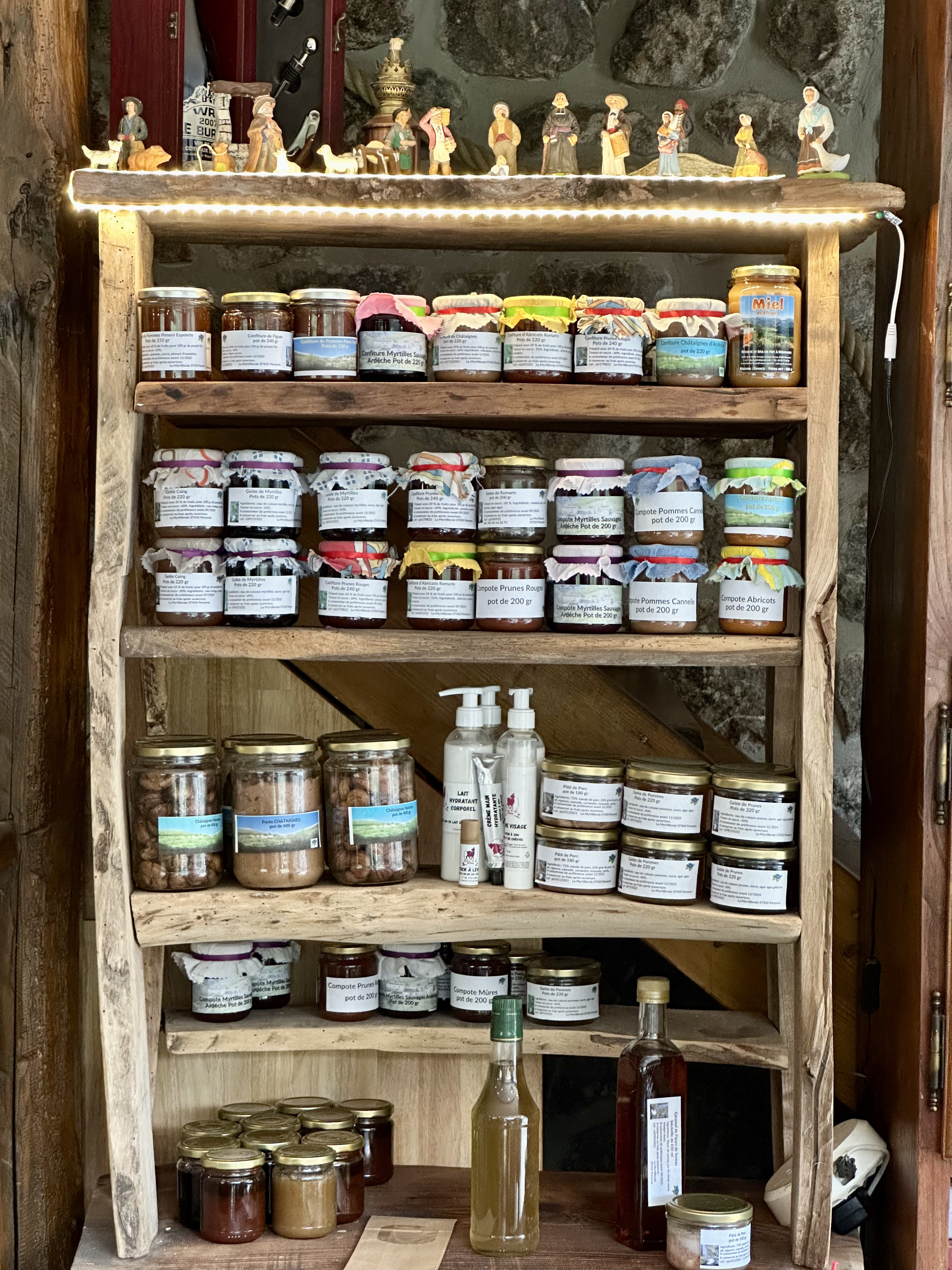 Confiture de la myrtilleraie, productrice dans le village de Péreyres en Ardèche : produits locaux, confitures, fromages de chèvre...