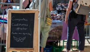 Péreyres - Fête de la myrtille - marché et atelier tarte aux myrtilles©sourcesetvolcans