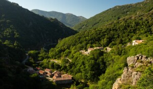 Hiking: From the village of Péreyres to the Ray Pic waterfall