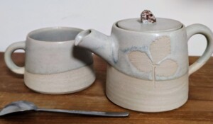 Théière et tasse céramique
