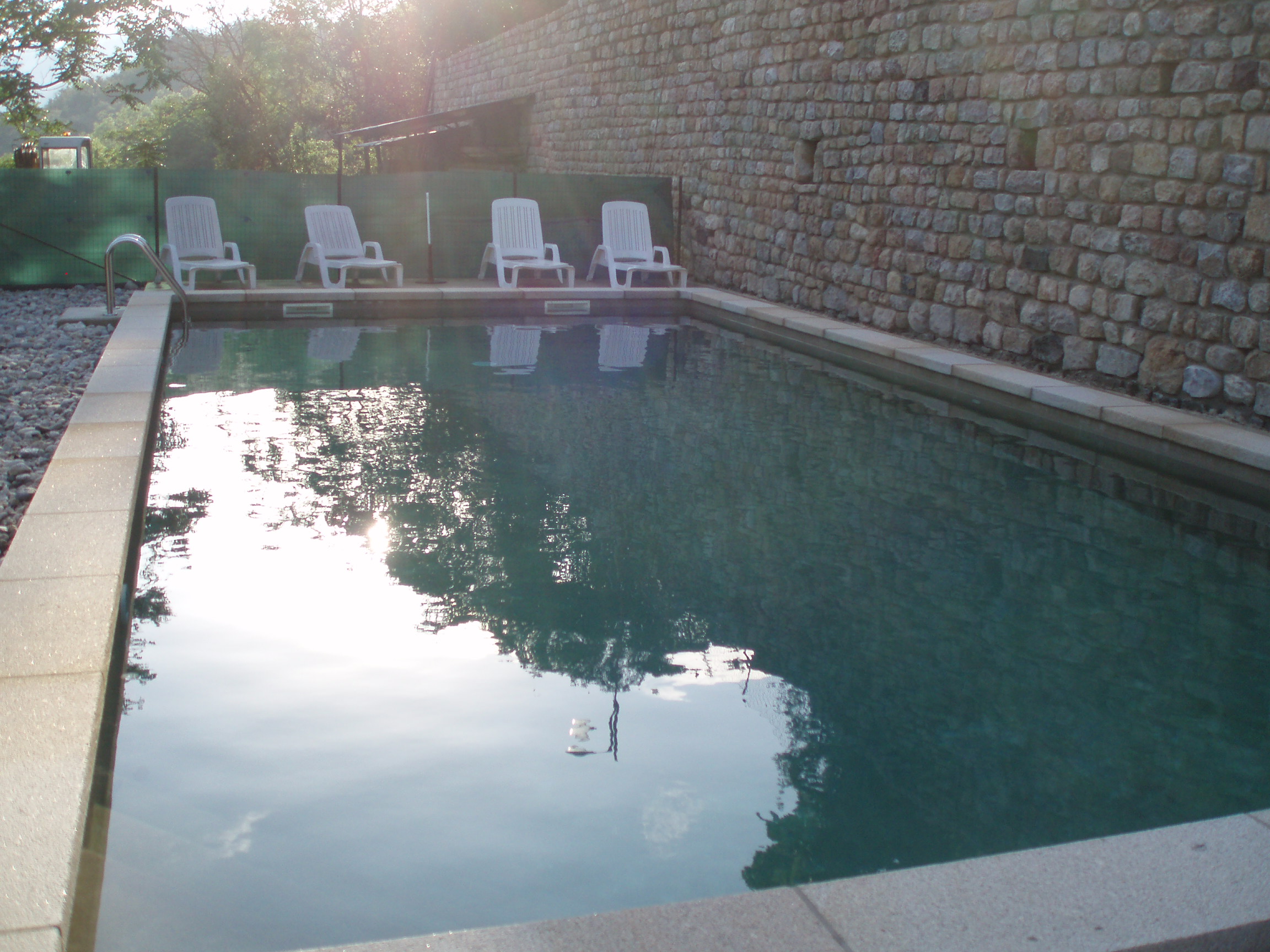 Piscine du gite Lavande à Meyras