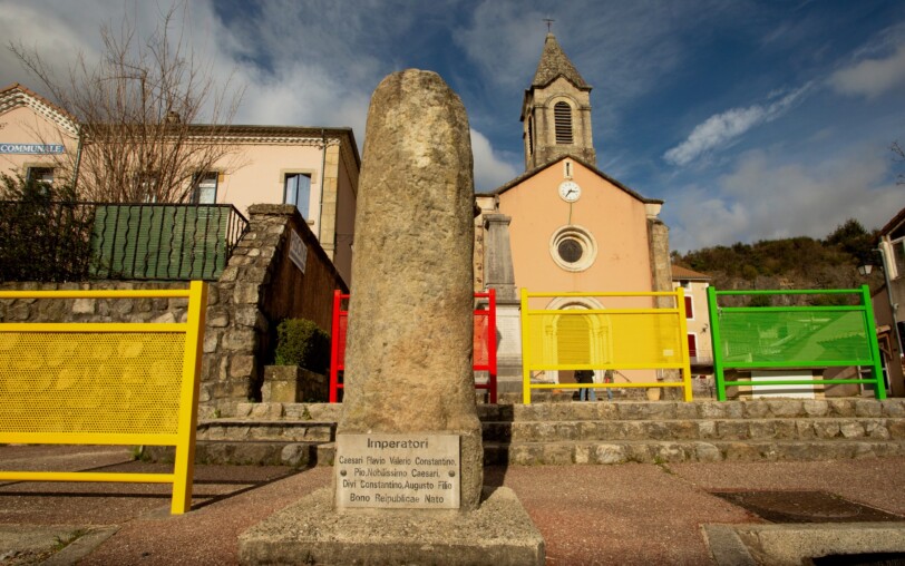 Pont-de-Labeaume - Borne romaine ©S.BUGNON