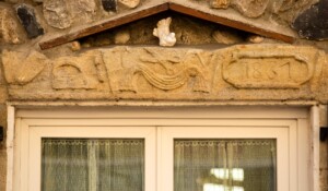 Pont-de-Labeaume - Linteau sculpté ©S.BUGNON