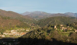 Wandern : Rund um die Kirche von Nieigles in Pont-de-Labeaume