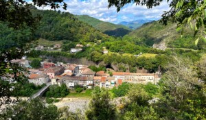 Pont de Labeaume - Village vu des hauteurs ©sourcesetvolcans
