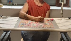 Portrait au métier à broder©Atelier Thérèse