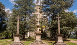 Prades - Chapelle Sainte Croix, jesus et croix ©sourcesetvolcans