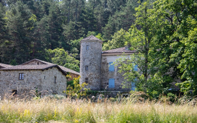 Prades - Château privé de Montseveny ©sourcesetvolcans