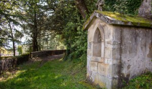 Prades - Une des stations du calvaire de Prades©sourcesetvolcans