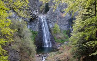La majestueuse cascade du Ray-Pic en Ardèche des Sources et Volcans - ©sourcesetvolcans