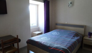 Chambre lit double, chambre d'hôtes Retour aux Sources à Meyras