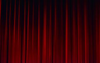 rideau théâtre - ©manos-gkikas-unsplash