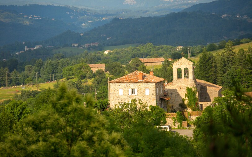 Saint-Cirgues-de-Prades - L'église romane-3 ©S.BUGNON