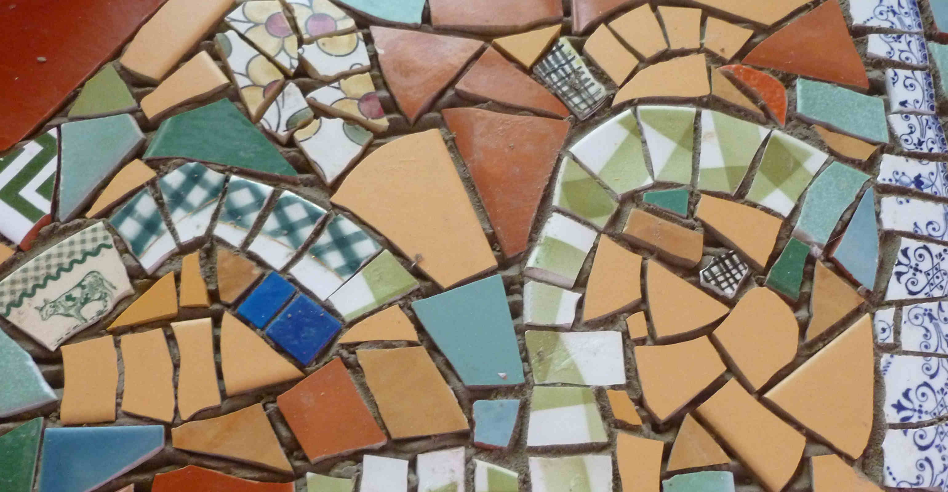 Saint Pierre de Colombier - Stage les bases de la mosaique avec Muse Coquelicot - mosaique enchevetree