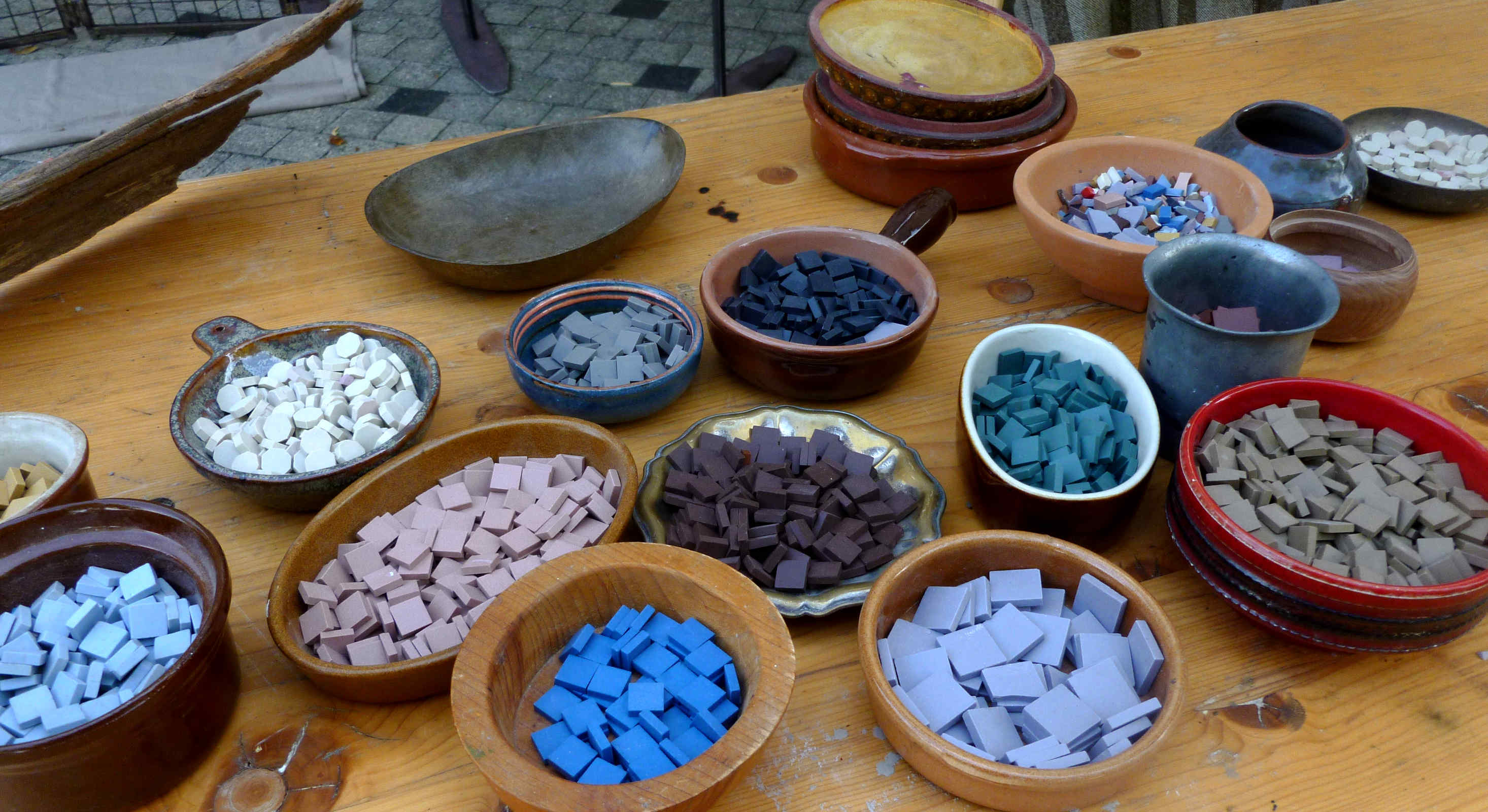 Saint Pierre de Colombier - Stage les bases de la mosaique avec Muse Coquelicot - mosaiques par couleur