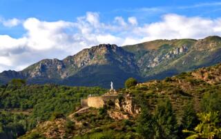 Saint pierre de colombier - Statue de la vierge et le suc de Chalambelle ©mairiedestpierredecolombier - ©mairiedestpierredecolombier