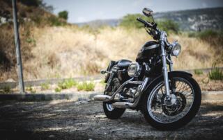 Photo de moto au bord de la route _ bouc'ans fest à Montpezat-sous-Bauzon - ©Pixabay