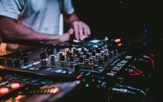 Soirée DJ set au Moulinage de Chirols_Chirols - ©Sam van Bussel Unsplash